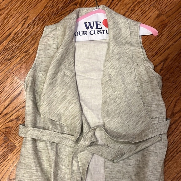 René Madison Ave Woman’s Grey Sleeveless Jacket - Picture 2 of 4
